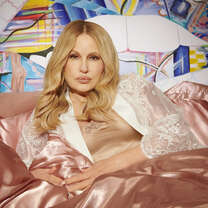 e.l.f. x Jennifer Coolidge Dirty Pillows Lip Kit, 